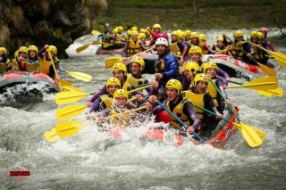 Grupos en balsas de rafting